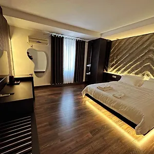 https://central-rooms.hotels-in-tirana.com